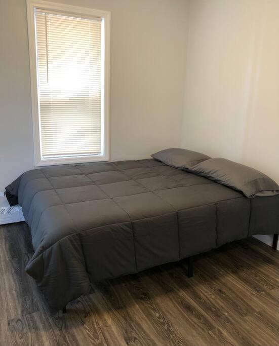 Private 2-Bedroom With Free Parking And Direct Bus To Nyc Manhattan Only 2 Blocks Away Линден Экстерьер фото