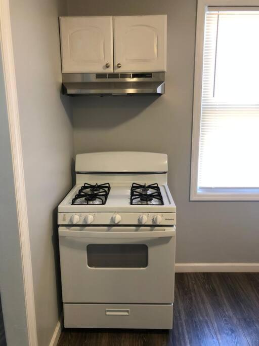 Private 2-Bedroom With Free Parking And Direct Bus To Nyc Manhattan Only 2 Blocks Away Линден Экстерьер фото