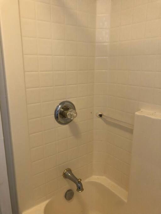 Private 2-Bedroom With Free Parking And Direct Bus To Nyc Manhattan Only 2 Blocks Away Линден Экстерьер фото